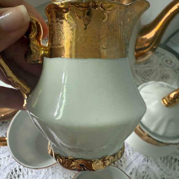 KPM White Gold Trim Tea Set 6 Cups/Saucers, Teapot, Creamer & Sugar Bowl - Picture 4 of 7